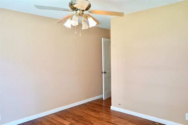 Building Photo - 7328 Oak Hl
