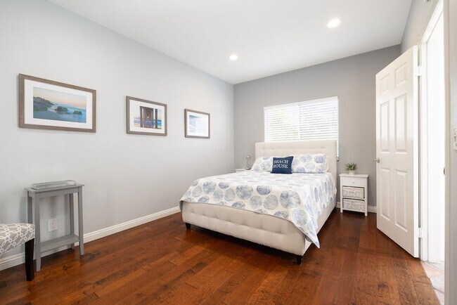 Building Photo - 1079 Sapphire St