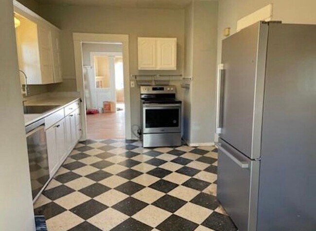 Building Photo - 2-Bedroom Home in the Hawthorne Area!