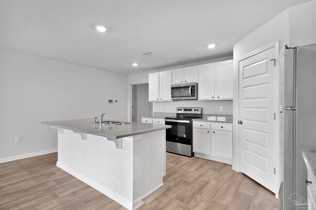 Building Photo - 5631 Guinevere Ln