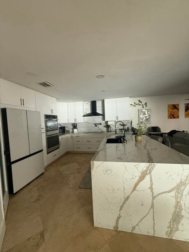 Primary Photo - 6000 Adriatic Way