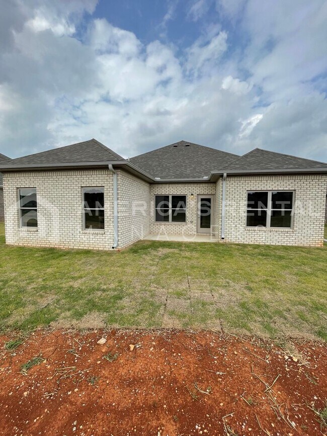 Building Photo - Home for Rent in Meridianville, AL!!! Avai...