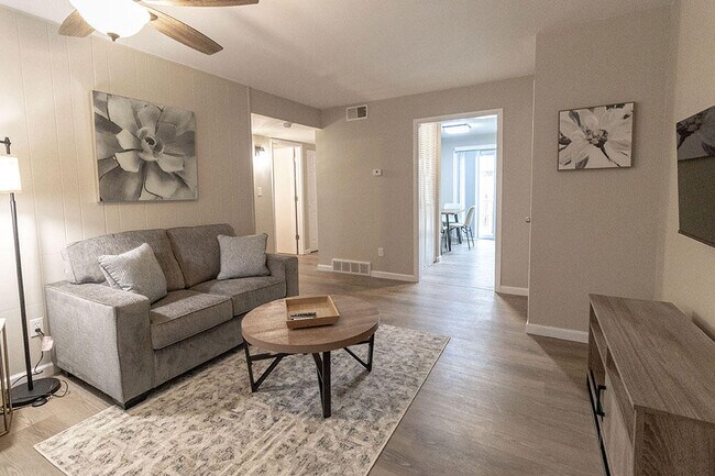 Building Photo - 801 N Ann St