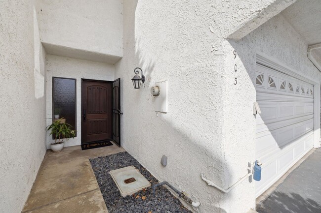 Building Photo - Seaview Hills Condo in Midtown Ventura
