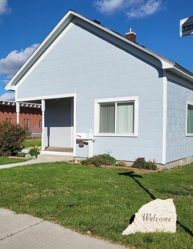 Primary Photo - 104 Wilson Ave