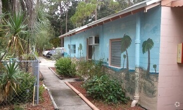 Building Photo - P182 - #7 Pontiac 4919