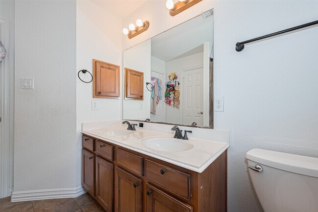 Building Photo - 157 E Frontera Cir