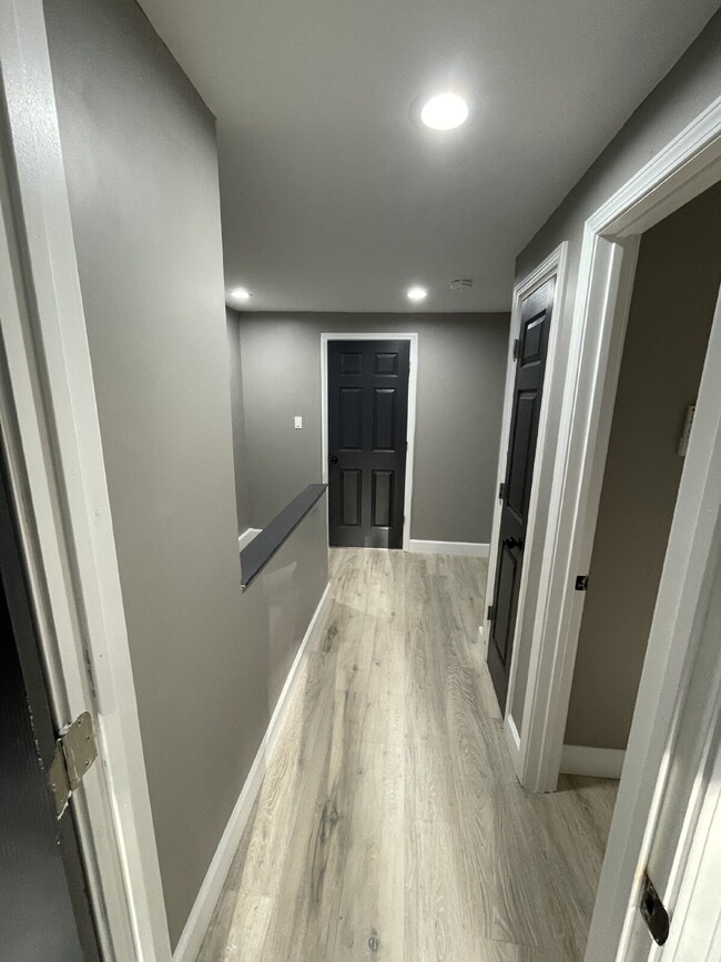 Building Photo - NEW 4 Bedroom Remodel with GARAGE!