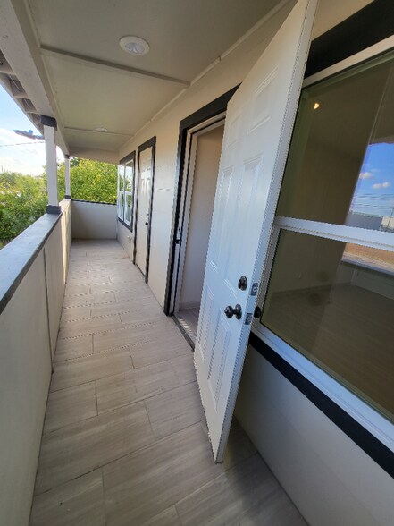 Building Photo - 2417 Castroville Rd