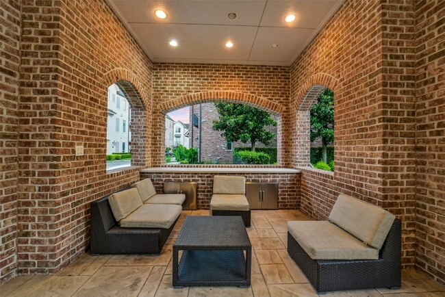 Building Photo - 1110 Lake Pointe Pkwy
