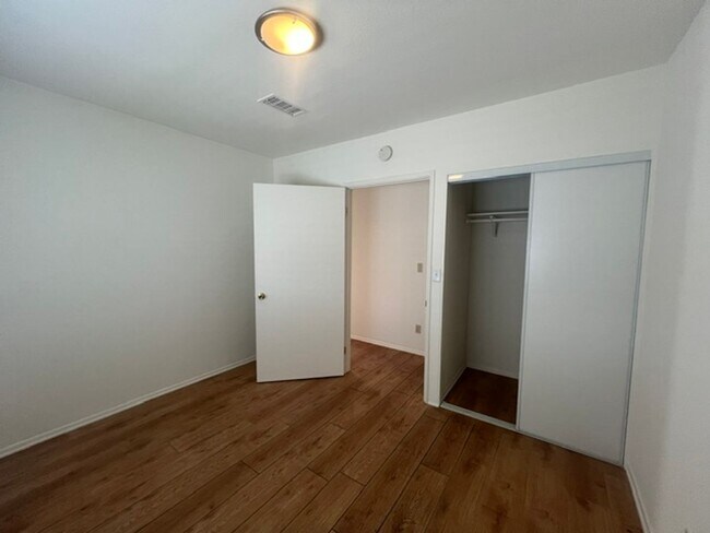 Building Photo - 17430 Gledhill St