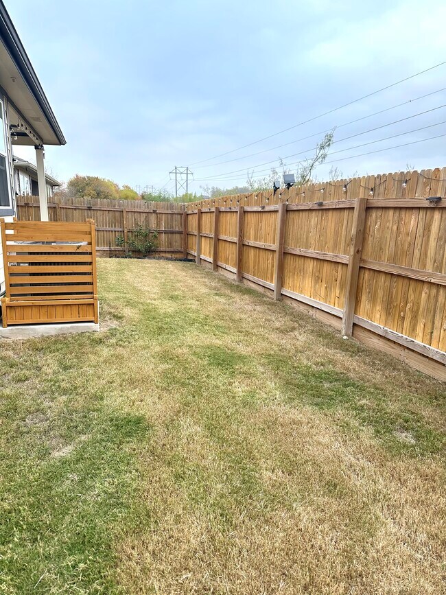 Building Photo - 410 Inks Ln