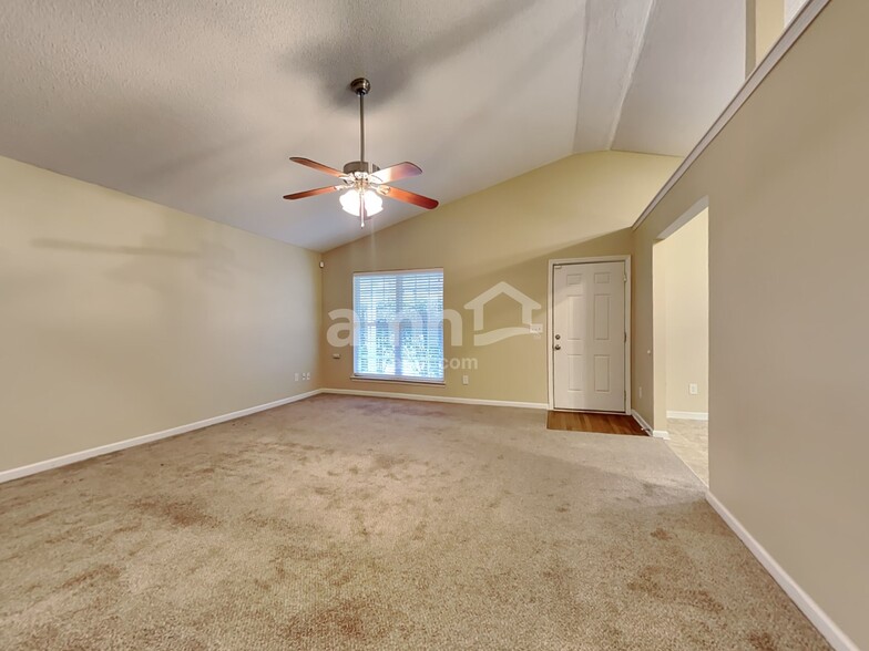 Building Photo - 136 Trickle Dr