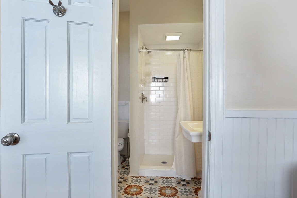 Building Photo - 303 W Park Ave