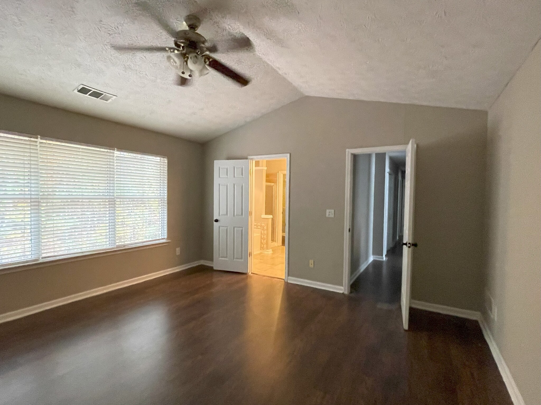 Building Photo - 3790 Oak Park Dr