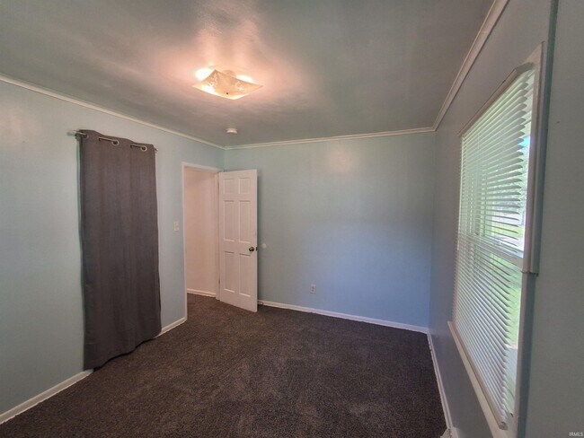 Building Photo - 3516 Central Dr