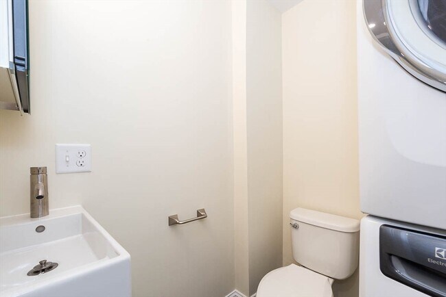 Building Photo - 57-59-59 Catherine St