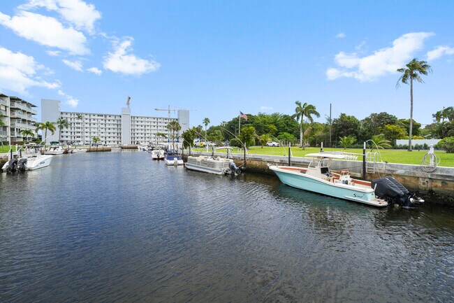 Building Photo - 1444 SE 15th Ct