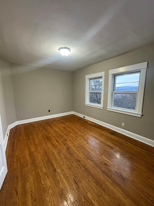 Building Photo - 509 Monroe Ave