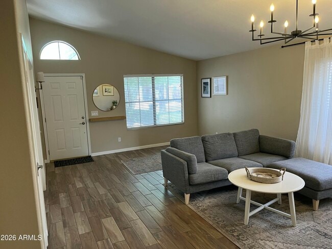 Building Photo - 1181 W Goldfinch Way