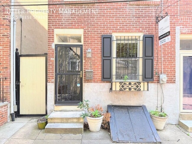 Building Photo - 815 S Reese St