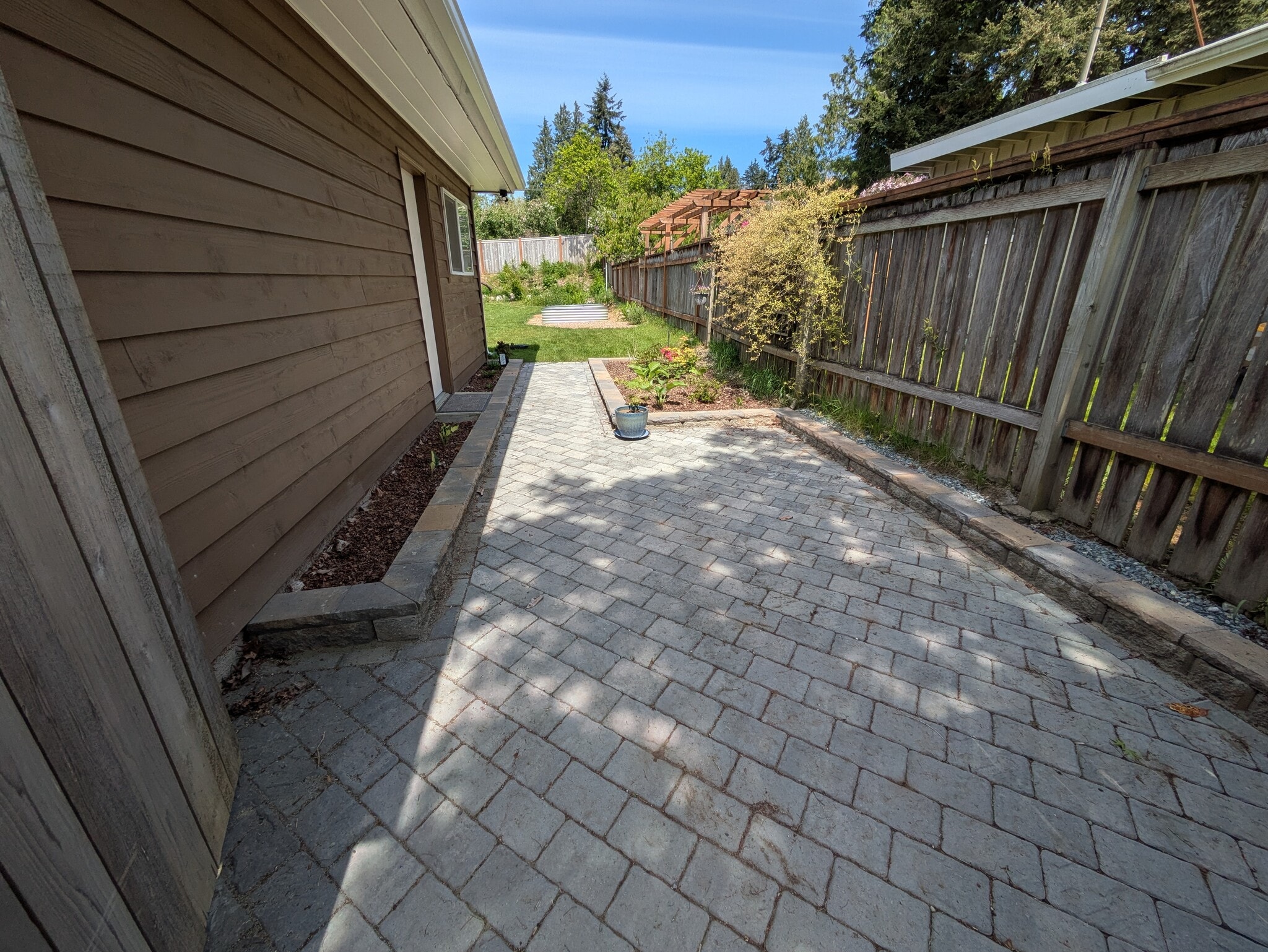 Patio - 324 NE 157th St