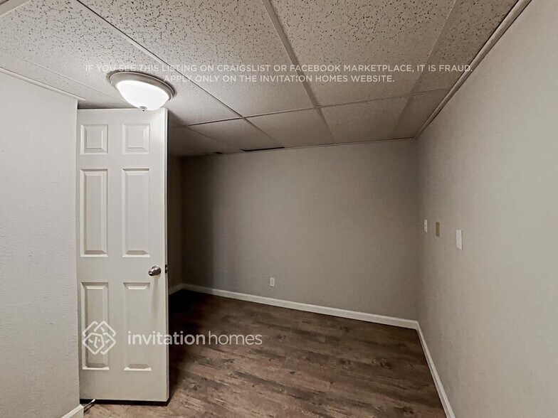 Building Photo - 3852 S Olathe Cir