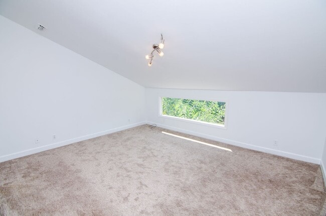 Building Photo - Quaint East Nashville Town Home