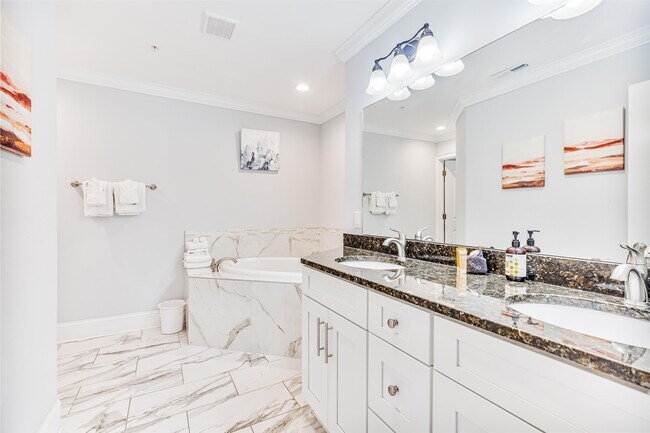 Building Photo - 7401 N Ocean Blvd