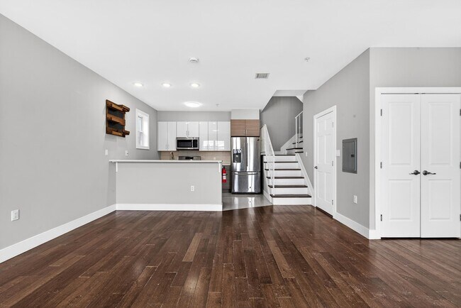 Building Photo - 1432 46th St