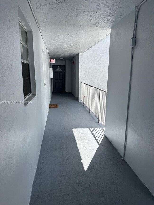 Building Photo - 9410 Live Oak Pl