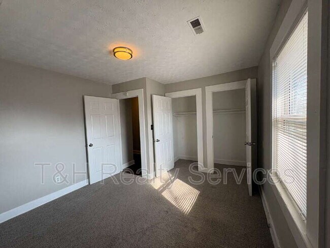 Building Photo - 2925 N Delaware St