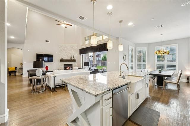 Building Photo - 920 Rhone Ln