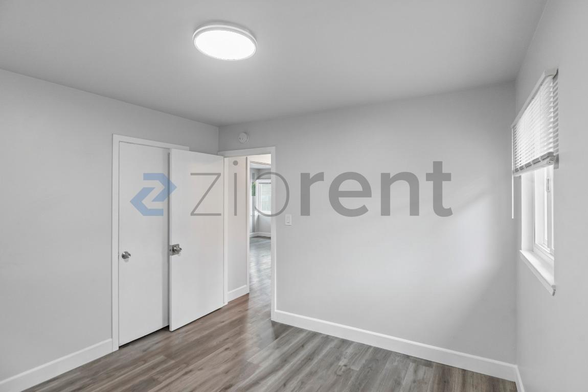 Building Photo - 122 Asbury St