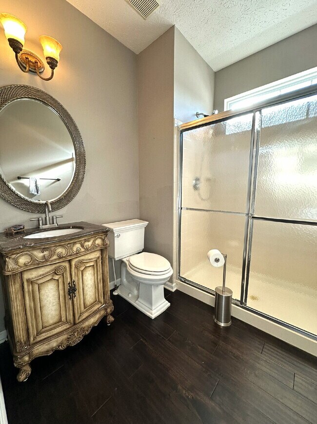 Building Photo - LEASE PENDING! Gorgeous 6-Bedroom 3.5-Bath...