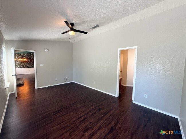 Building Photo - 1813 Cedar Ln