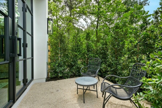Building Photo - 2400 Bridle Path