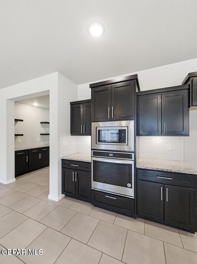 Building Photo - 14616 Tierra Burgos