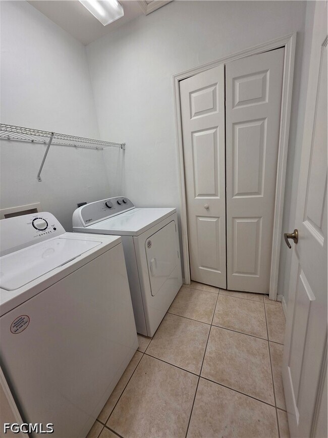 Building Photo - 2261 Somerset Ridge Dr