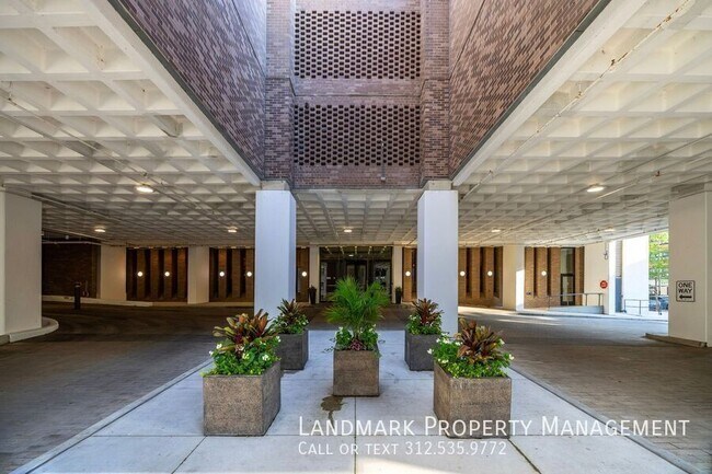 Building Photo - 6033 N Sheridan-Unit 35D