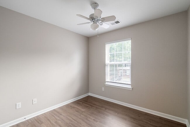 Building Photo - Spacious Townhome in Prime South Charlotte...