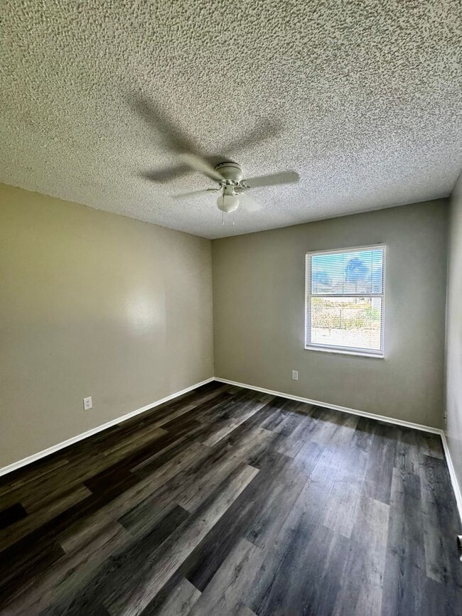 Building Photo - Renovated, Updated & Spacious Home