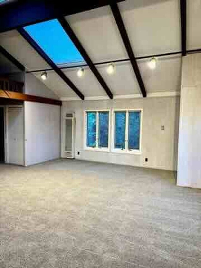 Building Photo - 19 Spring Rd