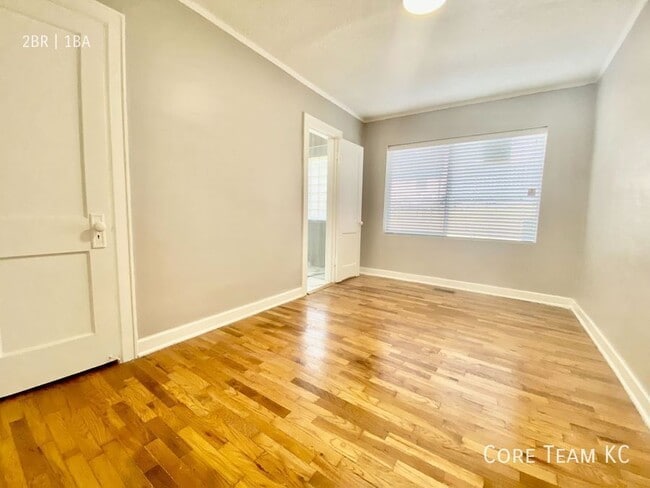 Building Photo - 1114 W 45th St