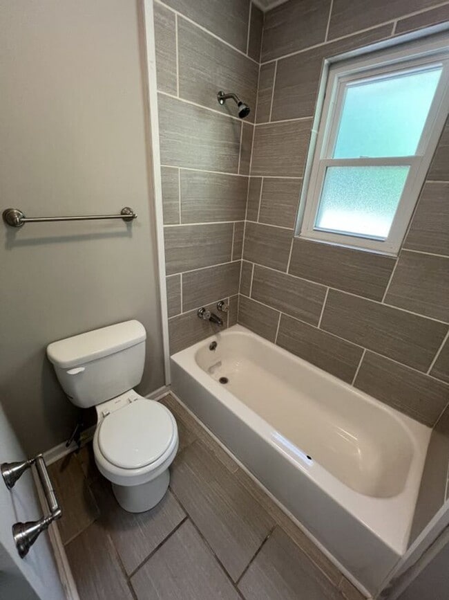 Building Photo - Charming 3-Bedroom Home on Quiet Dead-End ...