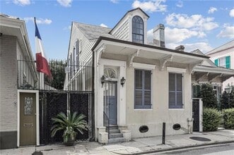 Building Photo - 1122 Dauphine St