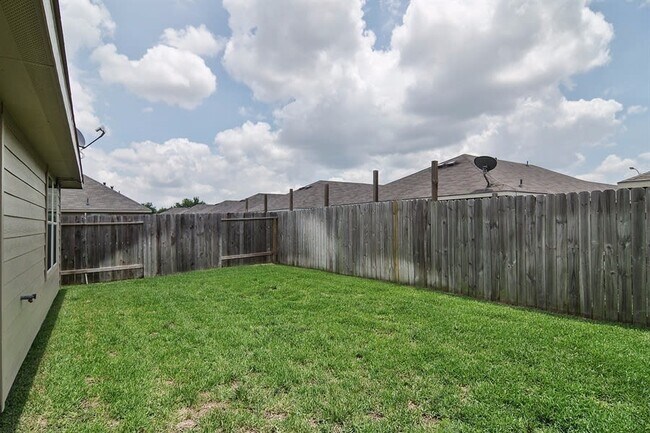 Building Photo - 18743 N Lyford Dr