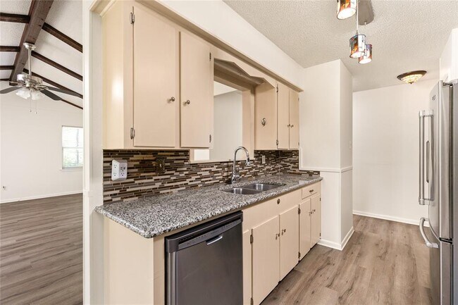 Building Photo - 5803 Eureka Dr