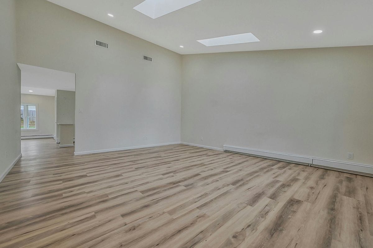 Building Photo - 21 Crater Lake Dr