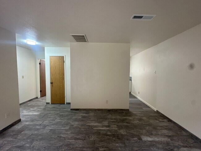 Building Photo - Gated community - Water, Garbage & Sewer I...